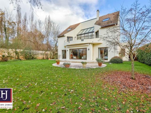 Maison 8 pièces 220 m²