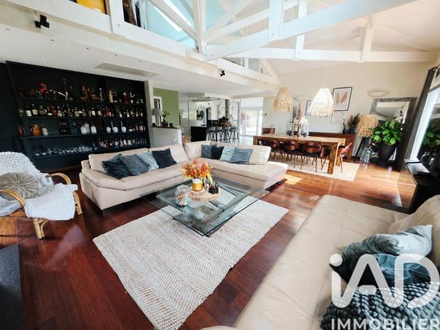 Maison 8 pièces 220 m²