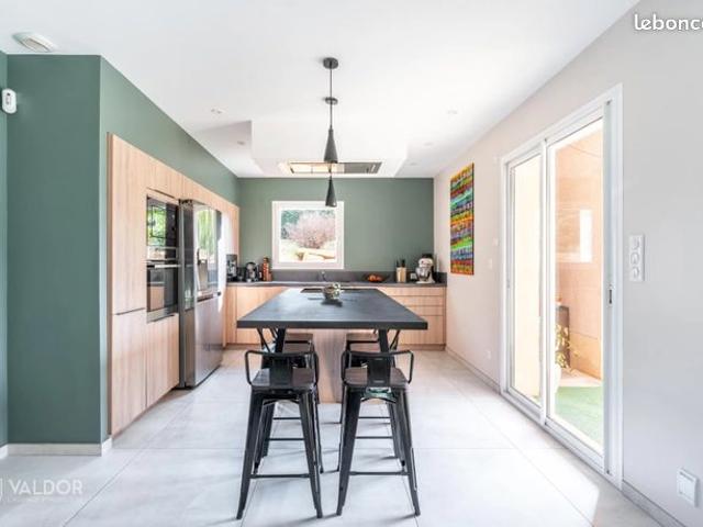Maison 8 pièces 220 m²