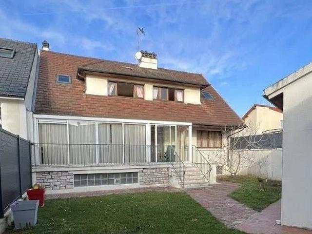 Maison 8 pièces 220 m²
