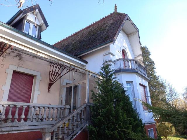Maison 8 pièces 221 m²