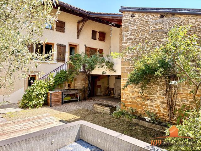 Maison 8 pièces 221 m²