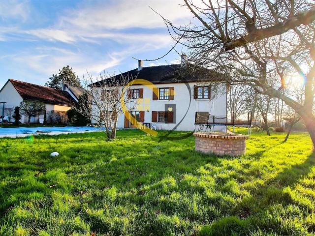 Maison 8 pièces 221 m²