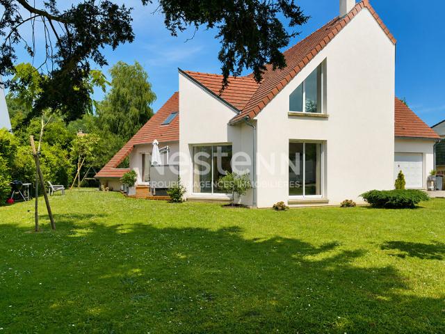 Maison 8 pièces 221 m²