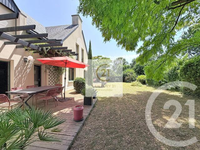 Maison 8 pièces 221 m²