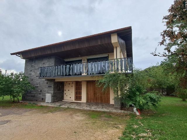 Maison 8 pièces 221 m²
