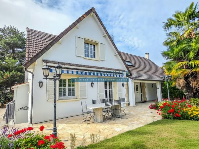 Maison 8 pièces 221 m²