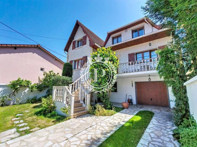 Maison 8 pièces 221 m²