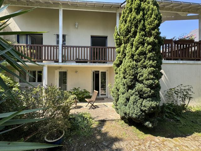 Maison 8 pièces 221 m²
