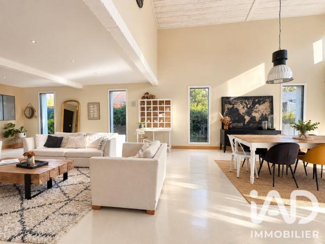 Maison 8 pièces 221 m²