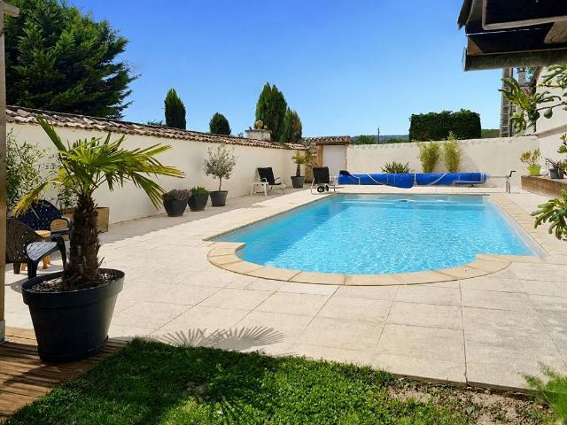 Maison 8 pièces 221 m²