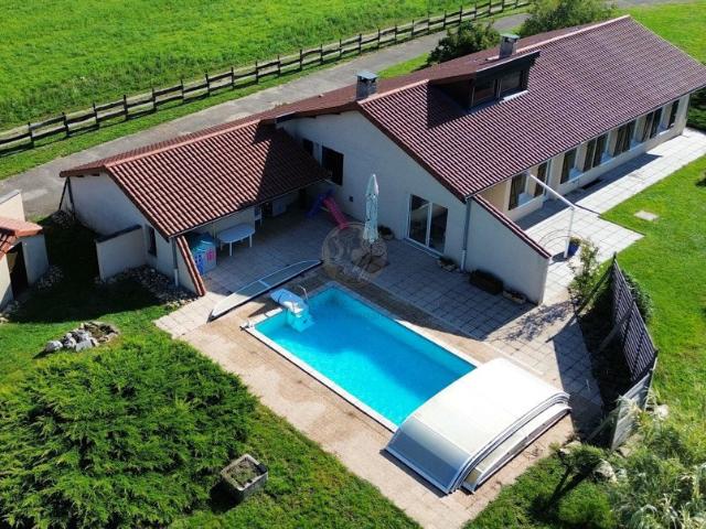 Maison 8 pièces 222 m²