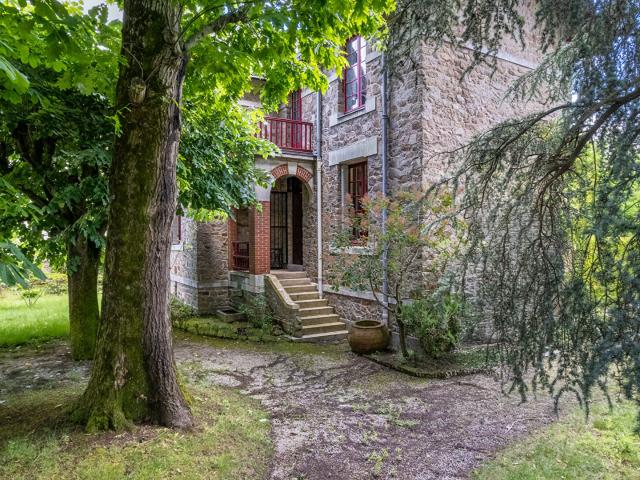 Maison 8 pièces 222 m²