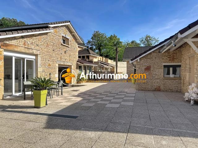 Maison 8 pièces 222 m²