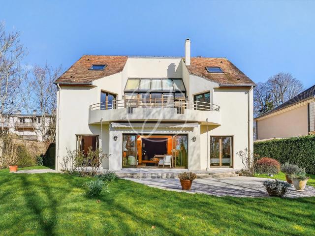 Maison 8 pièces 222 m²