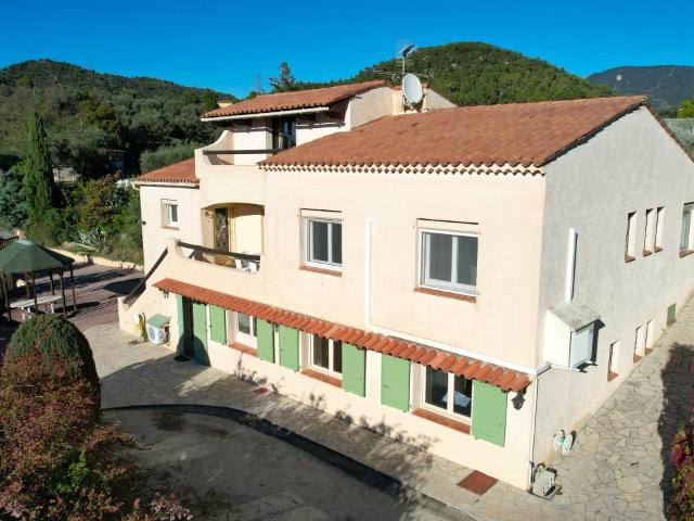 Maison 8 pièces 223 m²