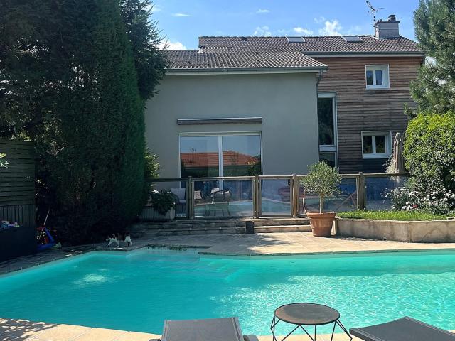 Maison 8 pièces 223 m²