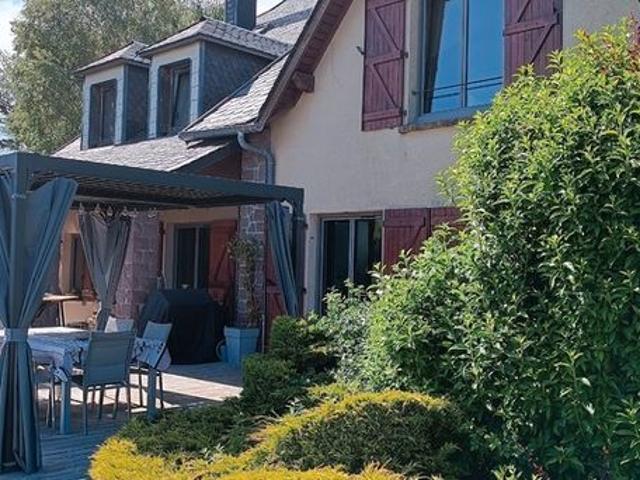 Maison 8 pièces 223 m²