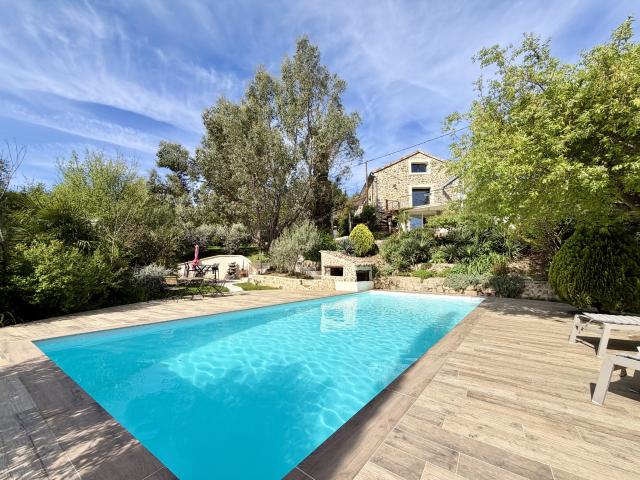 Maison 8 pièces 234 m²