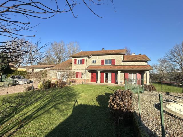 Maison 8 pièces 234 m²