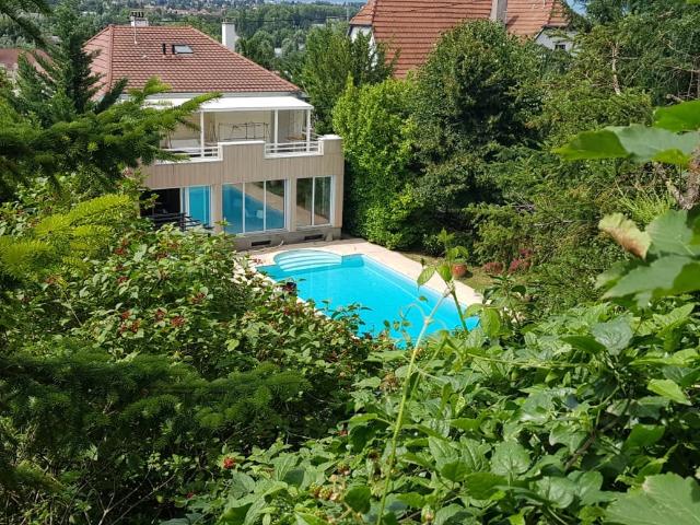 Maison 8 pièces 234 m²