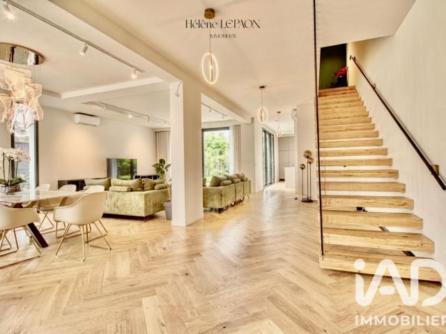 Maison 8 pièces 234 m²