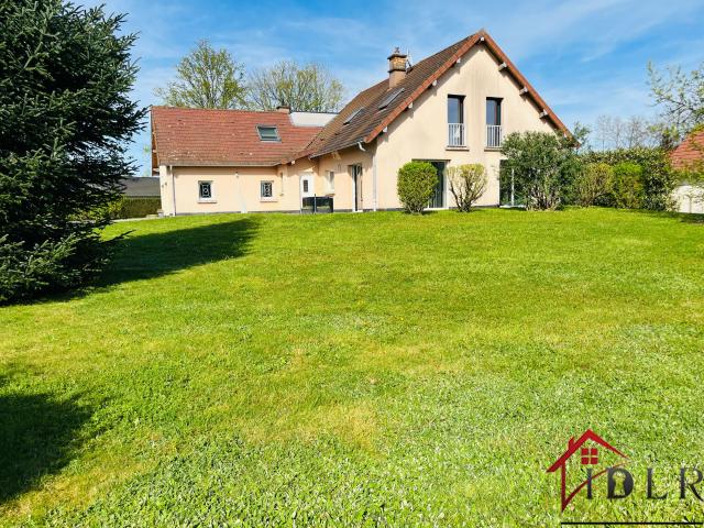 Maison 8 pièces 234 m²
