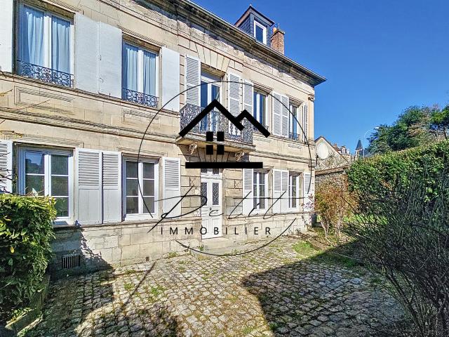 Maison 8 pièces 234 m²
