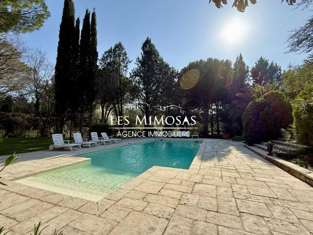 Maison 8 pièces 234 m²