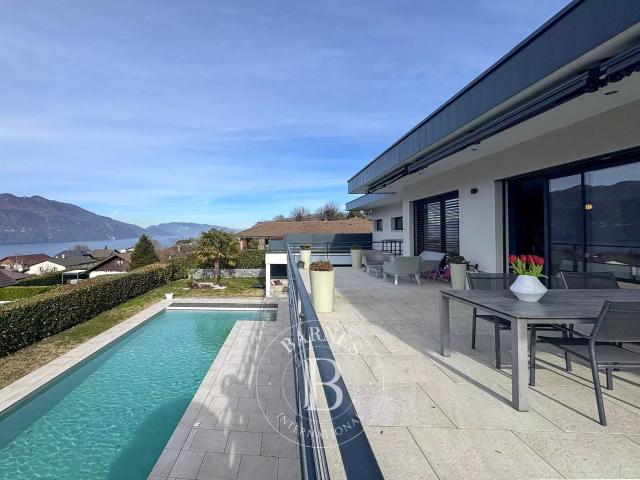 Maison 8 pièces 234 m²