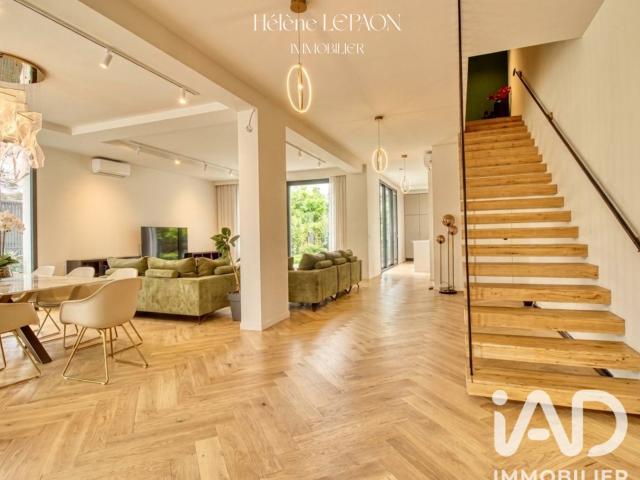 Maison 8 pièces 234 m²