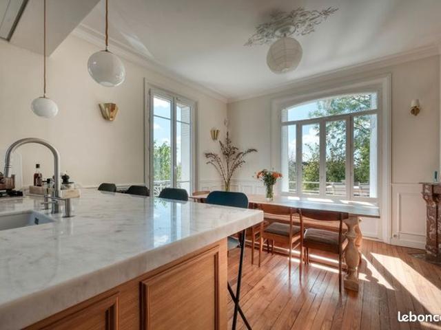 Maison 8 pièces 234 m²