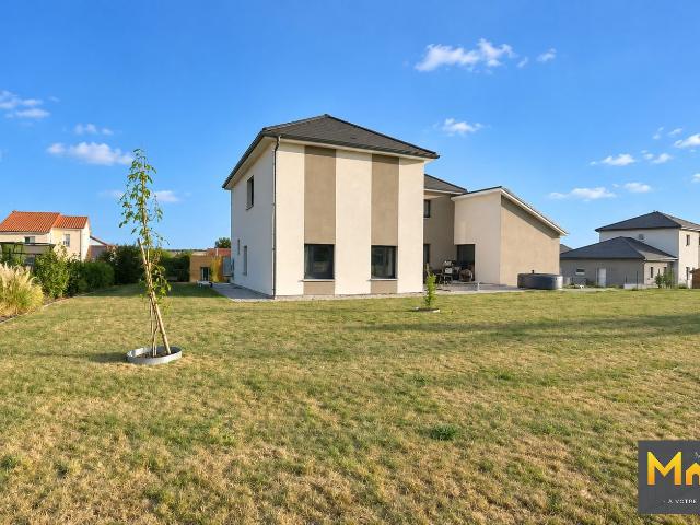 Maison 8 pièces 235 m²