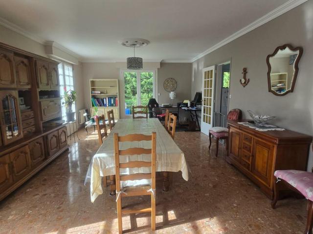 Maison 8 pièces 235 m²