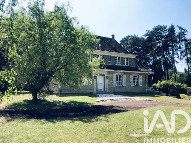 Maison 8 pièces 235 m²