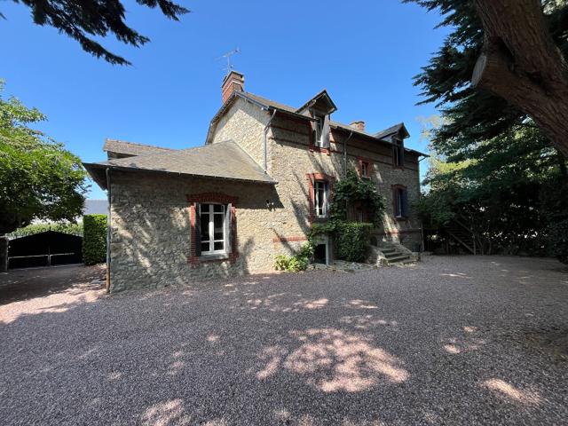 Maison 8 pièces 235 m²