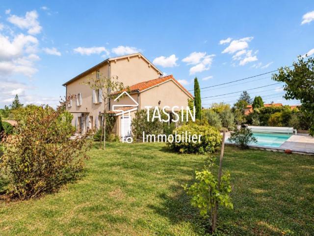 Maison 8 pièces 235 m²