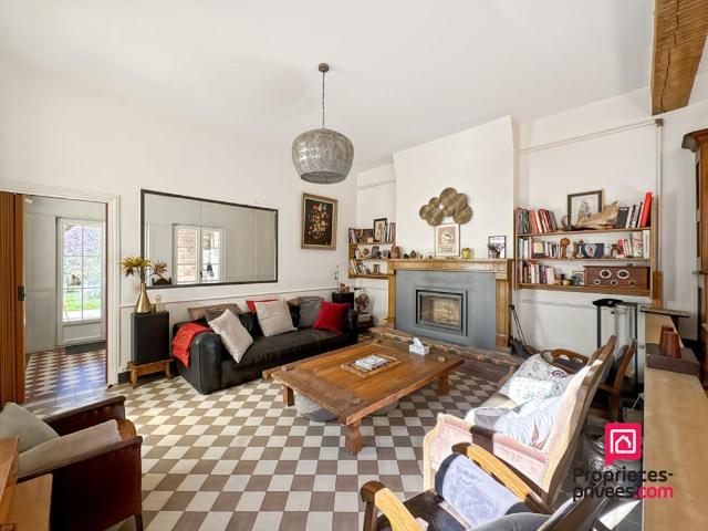 Maison 8 pièces 235 m²
