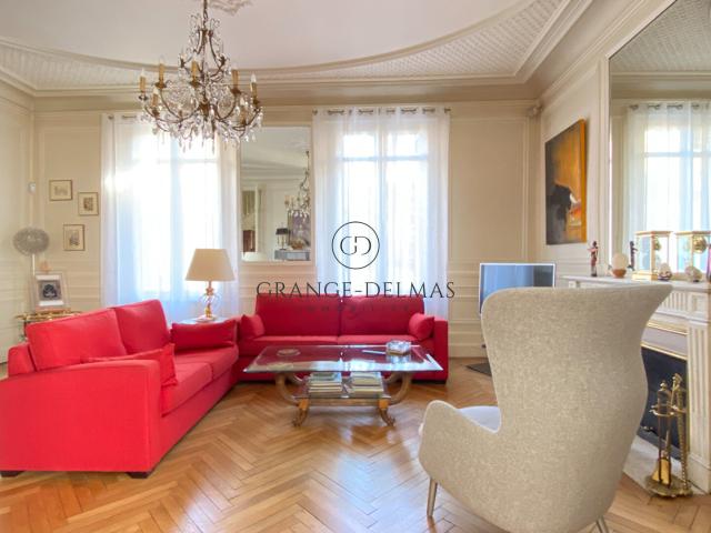 Maison 8 pièces 235 m²