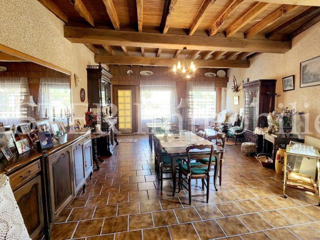 Maison 8 pièces 235 m²