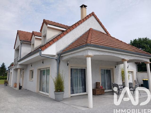 Maison 8 pièces 235 m²