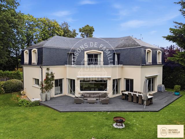 Maison 8 pièces 235 m²