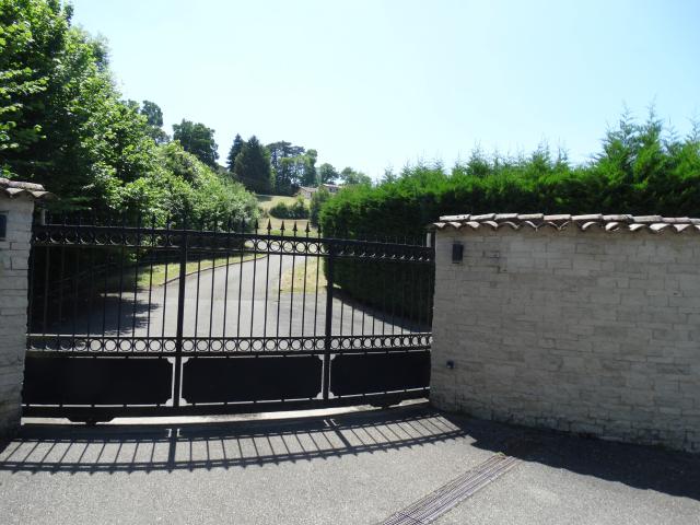 Maison 8 pièces 235 m²