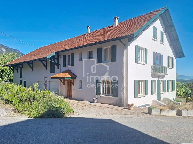 Maison 8 pièces 235 m²