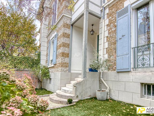 Maison 8 pièces 235 m²
