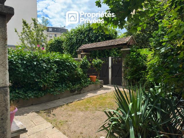 Maison 8 pièces 235 m²