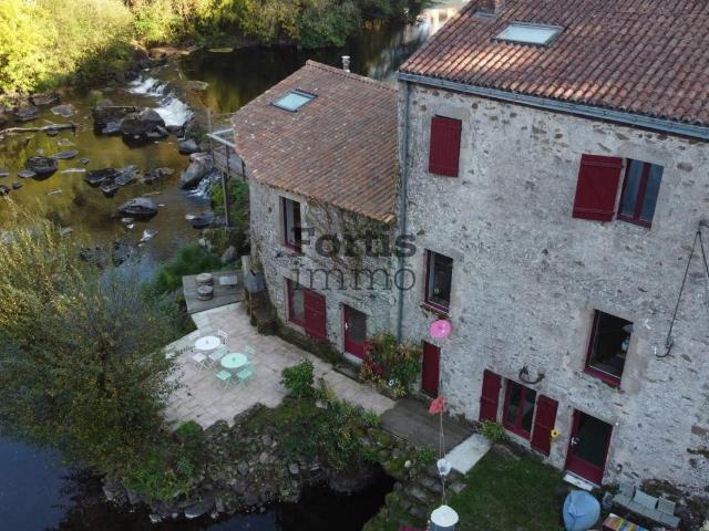 Maison 8 pièces 235 m²