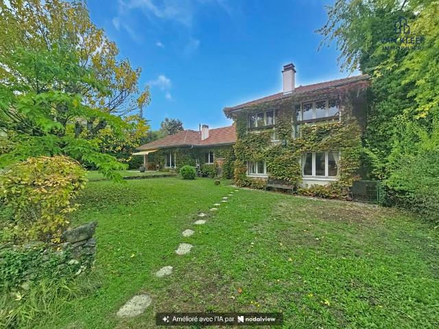 Maison 8 pièces 235 m²