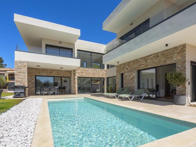 Maison 8 pièces 235 m²
