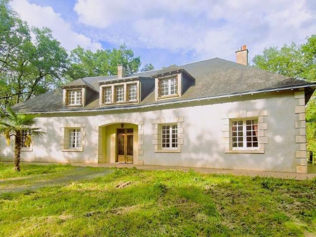 Maison 8 pièces 235 m²